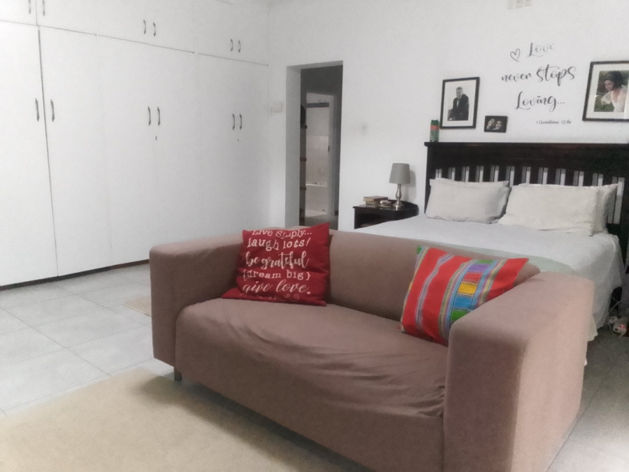 To Let 4 Bedroom Property for Rent in Glen Barrie Western Cape